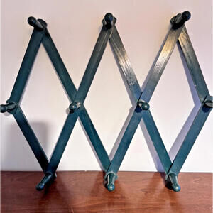 Wooden 10 Peg Accordian Folding Rack Hat Coat Mug Rack Expandable, Green